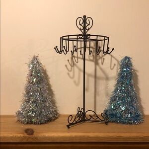 Elegant Black Metal Jewelry Organizer